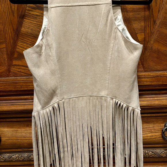 Guess faux suede fringe vest - Picture 2 of 5
